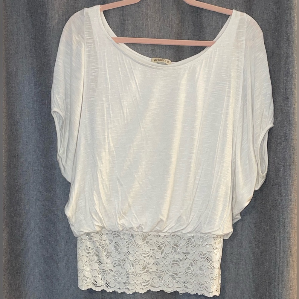 Arden B White short sleeve top with lace bottom. Size XS